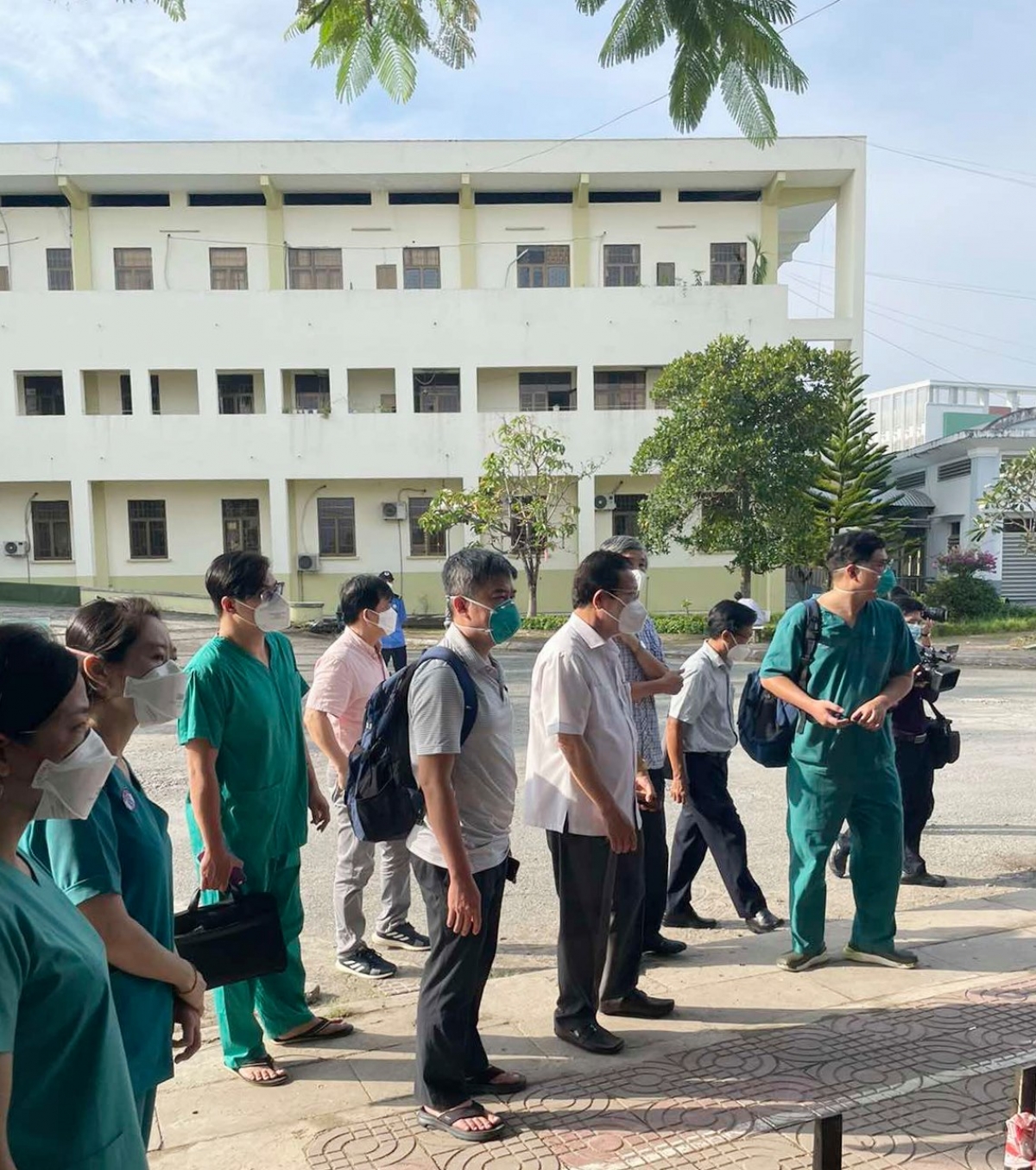 Đoàn công tác của Bệnh viện Chợ Rẫy lên đường hỗ trợ tỉnh Cà Mau chống dịch