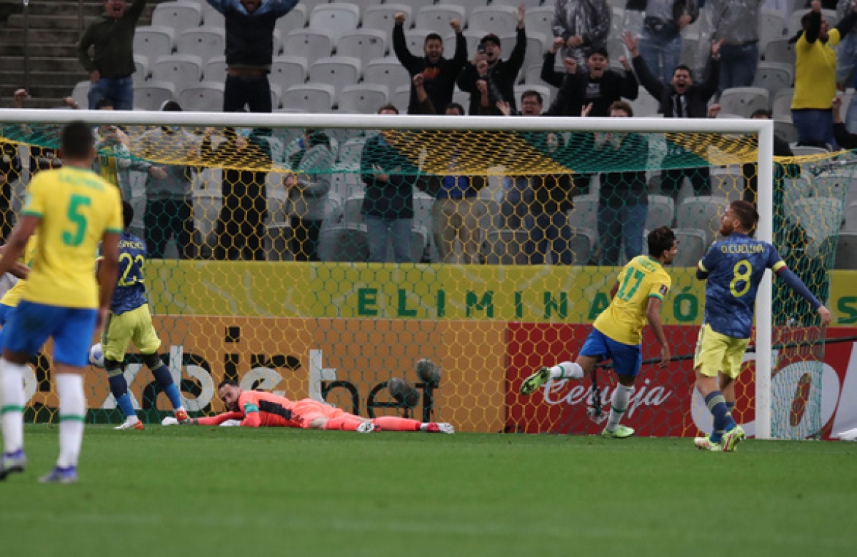 Lucas Paqueta (số 17) ghi bàn duy nhất giúp Braxin vượt qua Colombia (Ảnh: Internet)