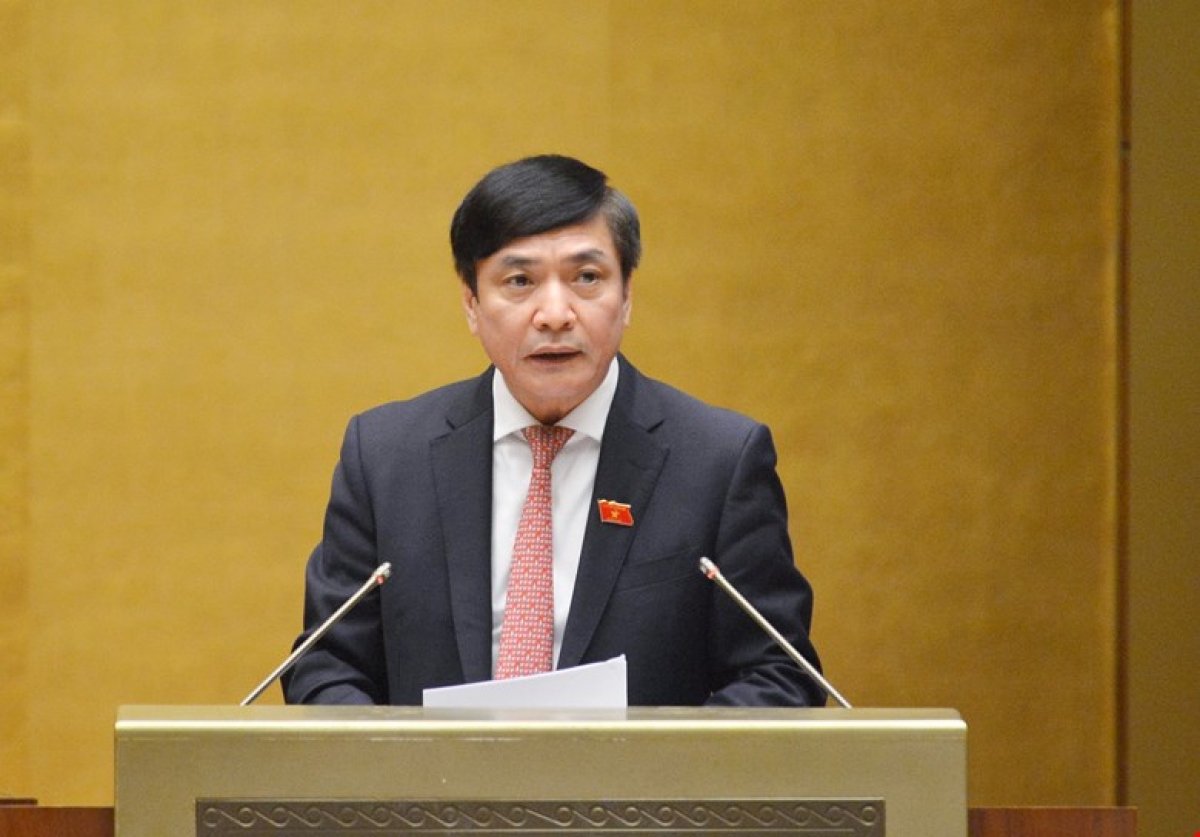  Tổng Thư ký Quốc hội Bùi Văn Cường trình bày Nghị quyết "Về hoạt động chất vấn tại kỳ họp thứ 2,
Quốc hội khóa XV".