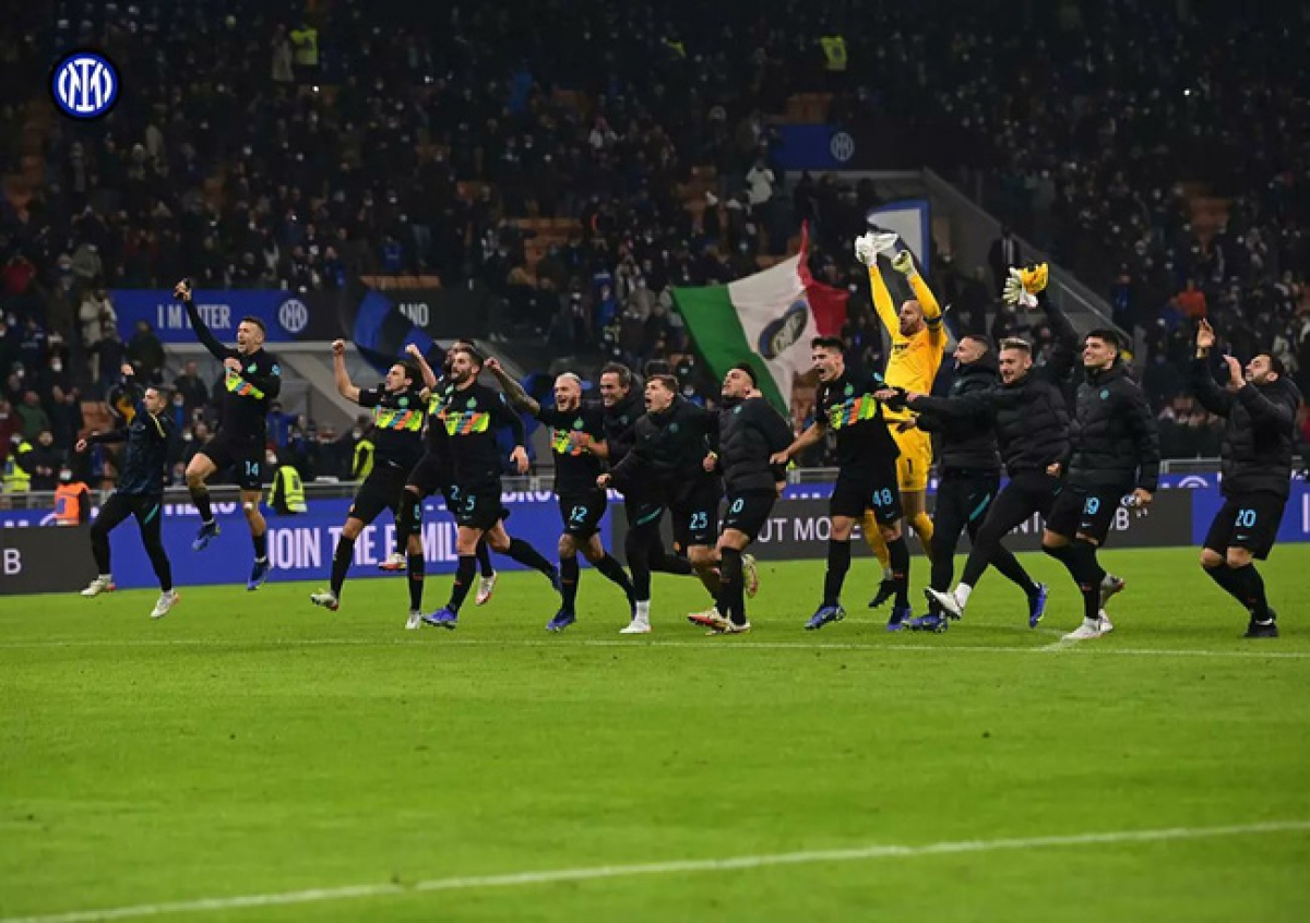 Vượt qua Napoli, Inter Milan gia nhập top 3 đua vô địch Serie A (Ảnh: Internet)