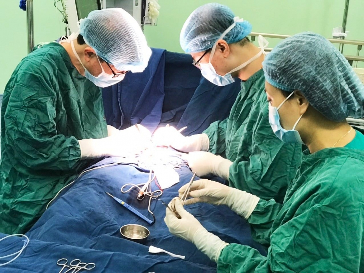 Một ca phẫu thuật điều trị dị tật lỗ tiểu thấp tại Bệnh viện Nhi TW