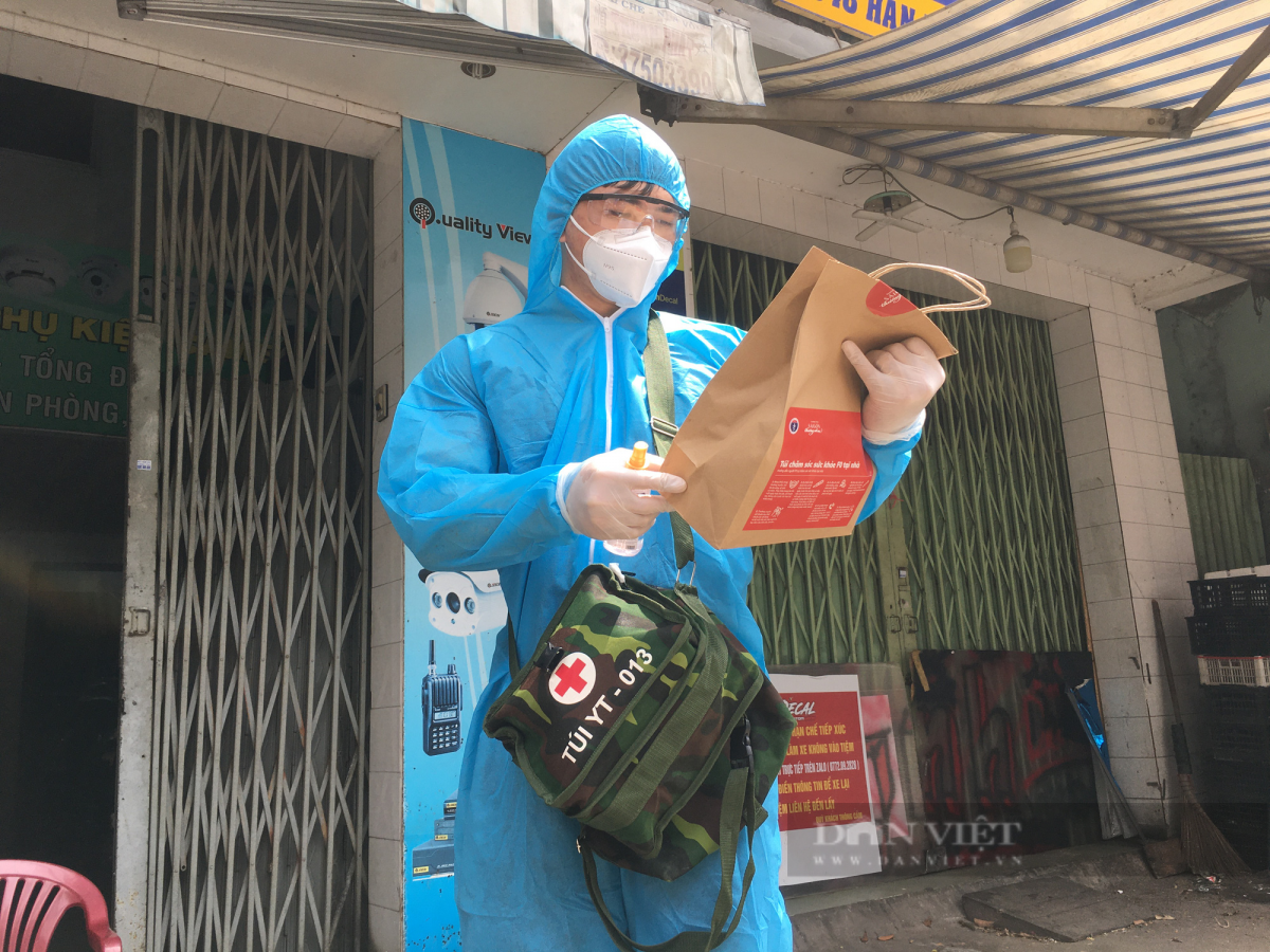Phát thuốc tại nhà cho bệnh nhân Covid-19 tại TP Hồ Chí Minh