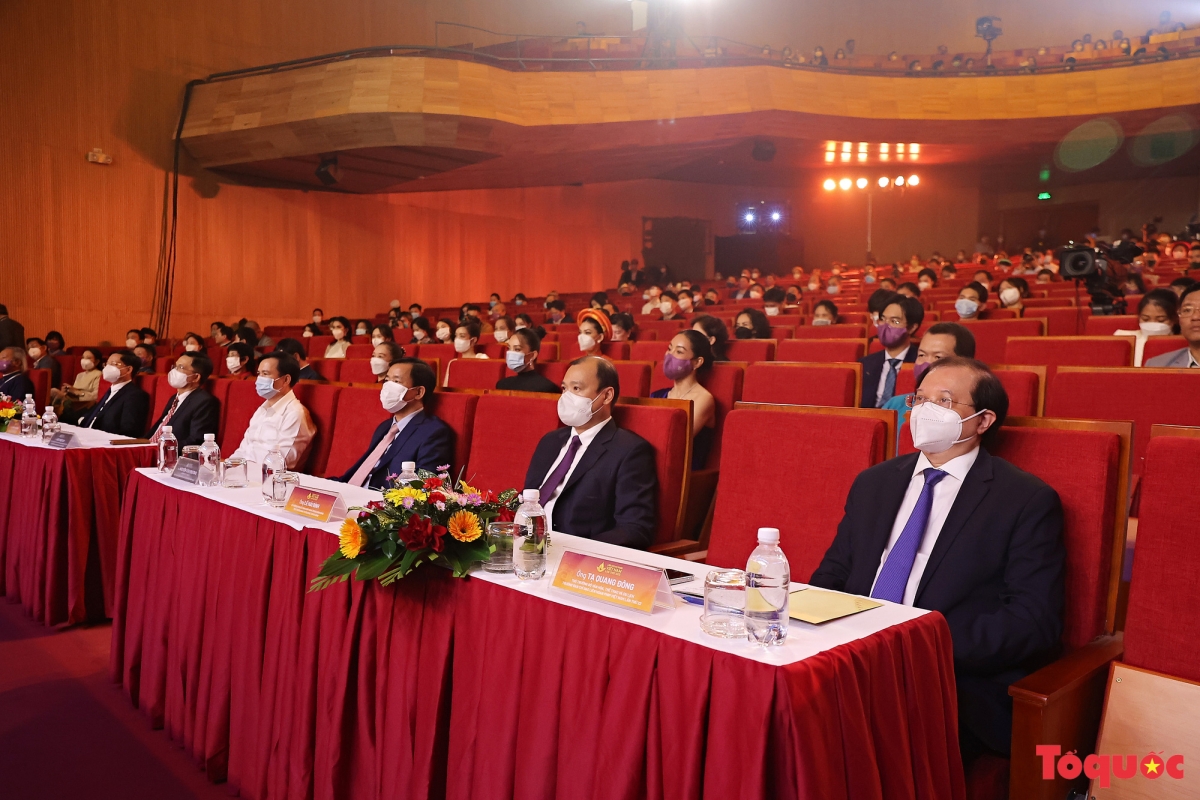 Các đại biểu dự Lễ bế mạc Liên hoan phim Việt Nam lần thứ 22. Ảnh: Báo điện tử Tổ quốc