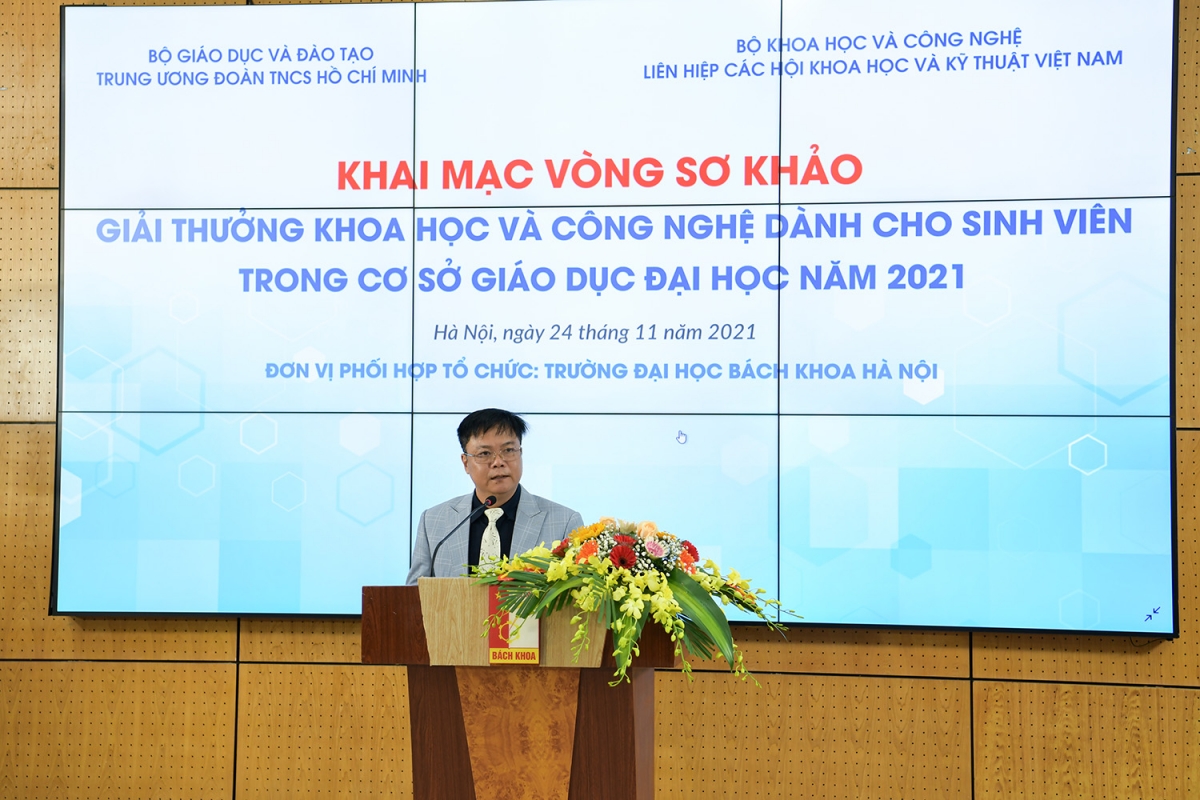 PGS Nguyễn Phong Điền - Phó Hiệu trưởng Trường Đại học Bách khoa Hà Nội phát biểu tại buổi khai mạc