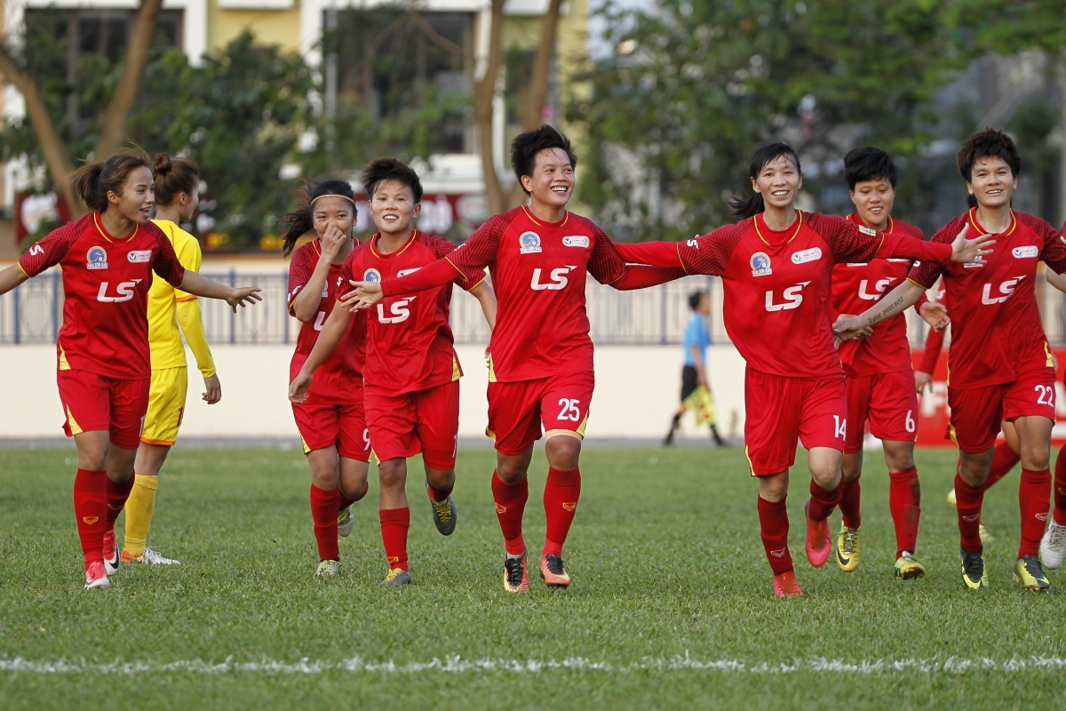 Các học trò HLV Kim Chi xuất sắc tạm chiếm ngôi đầu bảng với 2 trận toàn thắng