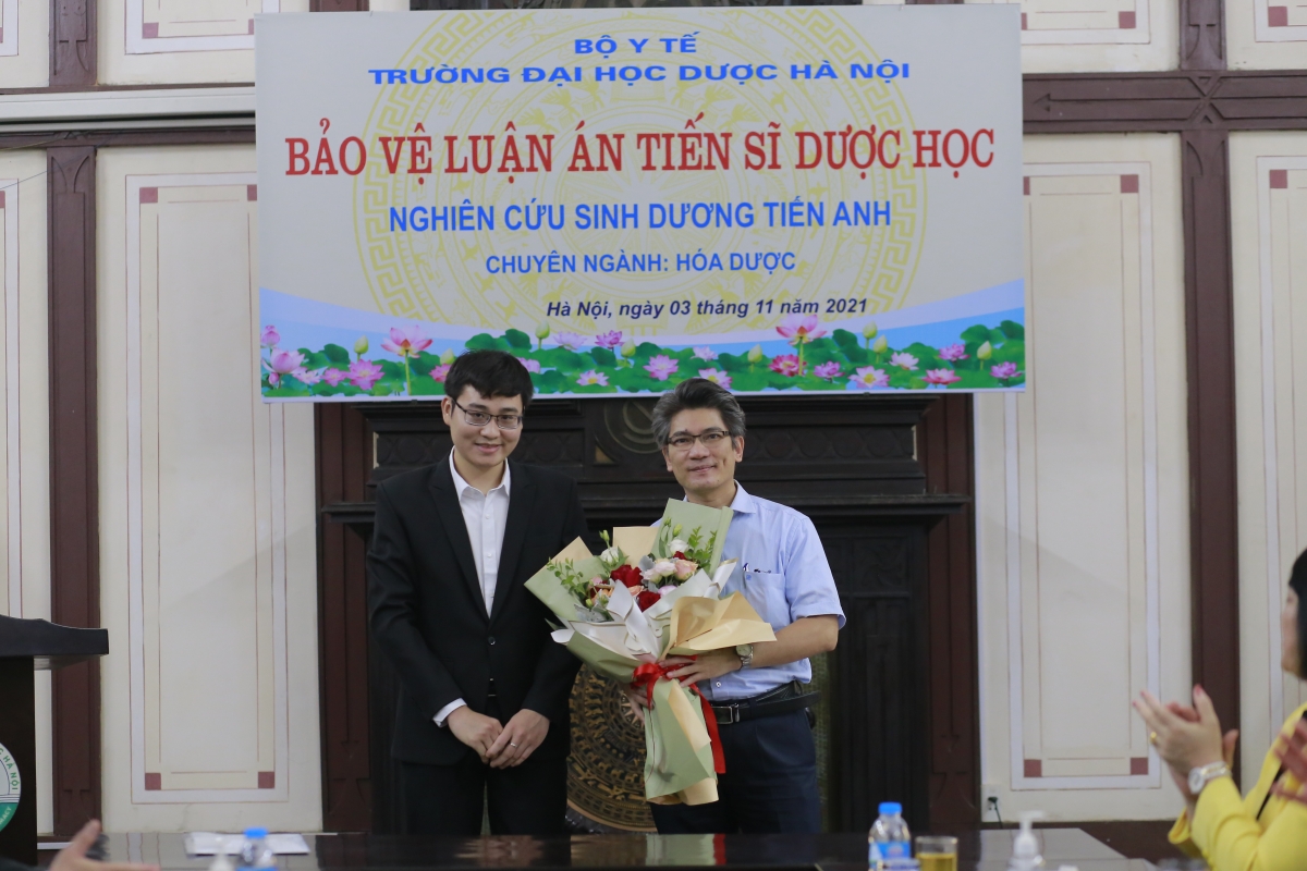 Dương Tiến Anh và thầy hướng dẫn của mình - GS.TS Nguyễn Hải Nam