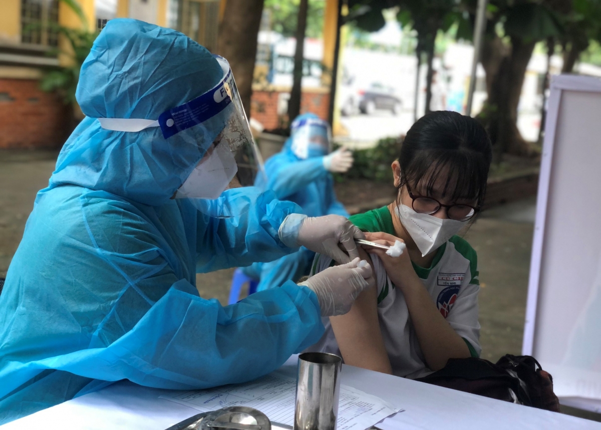 Tiêm vaccine cho học sinh tại huyện Củ Chi, TP Hồ Chí Minh