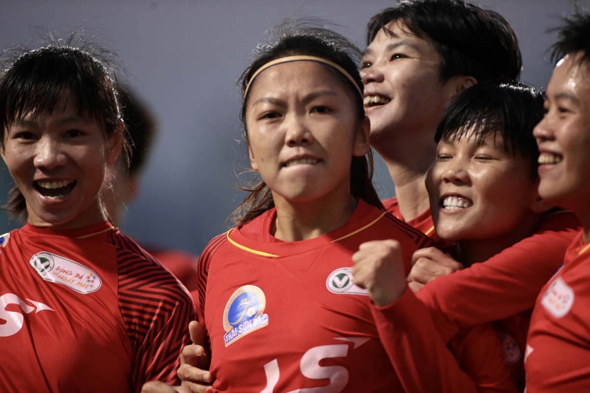 Dù gặp rất nhiều khó khăn, tưởng chừng phải bỏ giải, nhưng các cô gái TP Hồ Chí Minh vẫn thi đấu hết mình trong từng trận đấu
