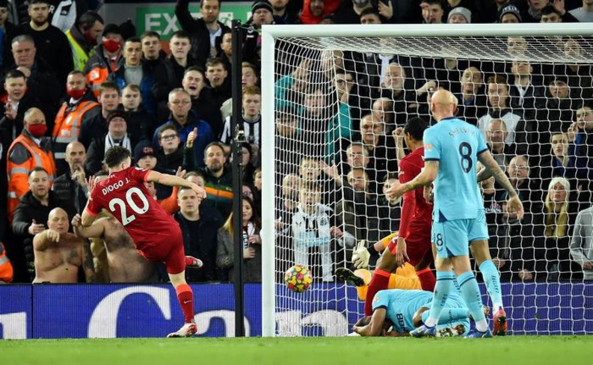 Diogo Jota gỡ hòa 1-1 cho Liverpool (Ảnh: Internet)