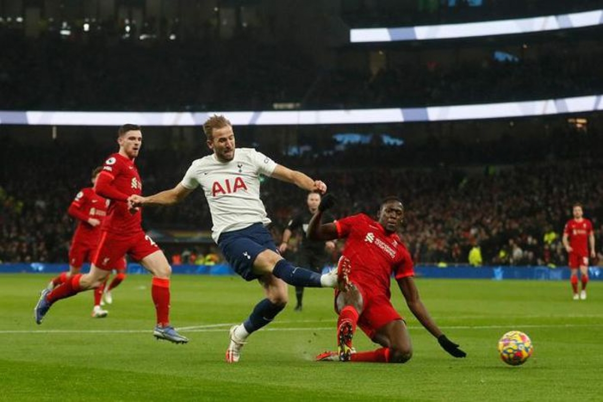Harry Kane khơi mào cho cuộc rượt đuổi tỷ số giữa Tottenham và Liverpool (Ảnh: Internet)