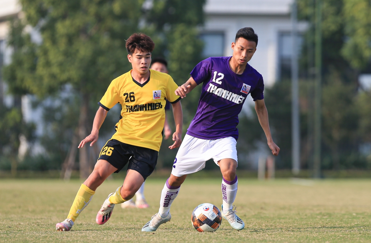U21 Hà Nội (áo tím) có chiến thắng thứ hai liên tiếp tại VCK U21 quốc gia 2021