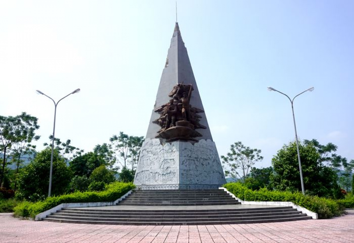 Tượng đài chiến thắng Tu Vũ (huyện Thanh Thủy, tỉnh Phú Thọ) chiến công đầu trong chiến dịch Hòa Bình. Ảnh: Báo Phú Thọ