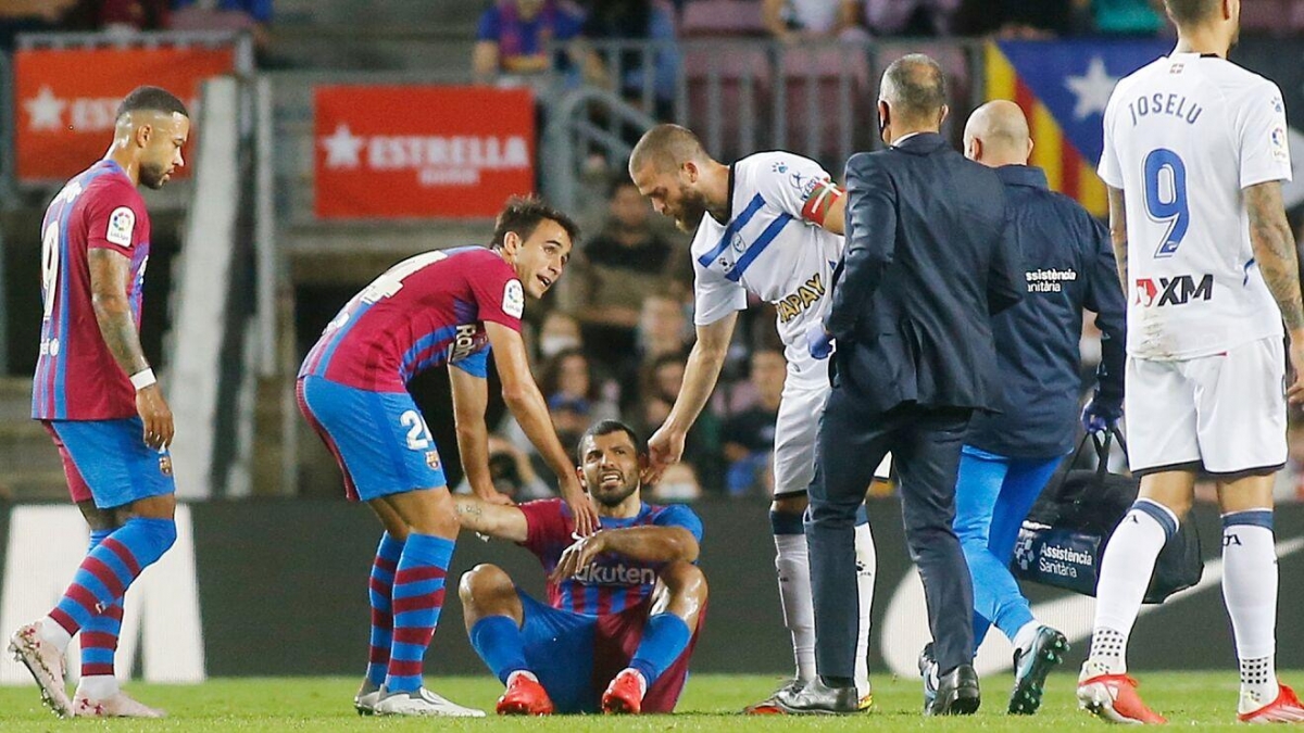 Aguero cảm thấy tức ngực và khó thở trong trận đấu với Alaves
