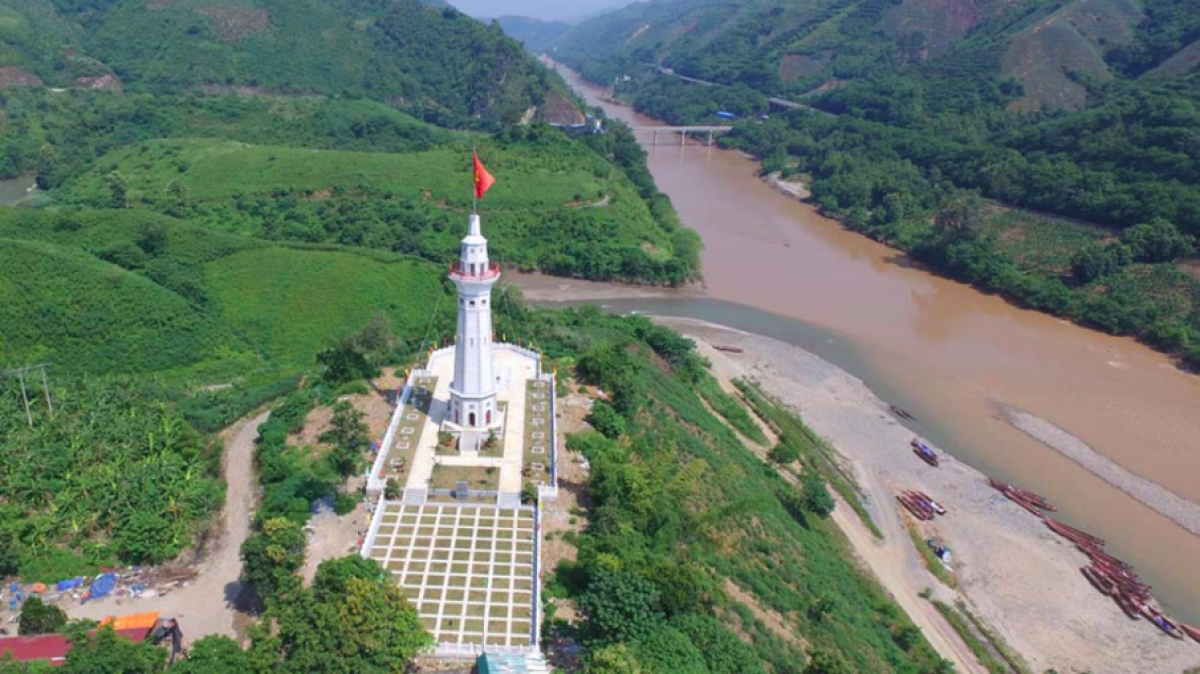 Ngã ba nơi con sông Hồng chảy vào đất Việt
