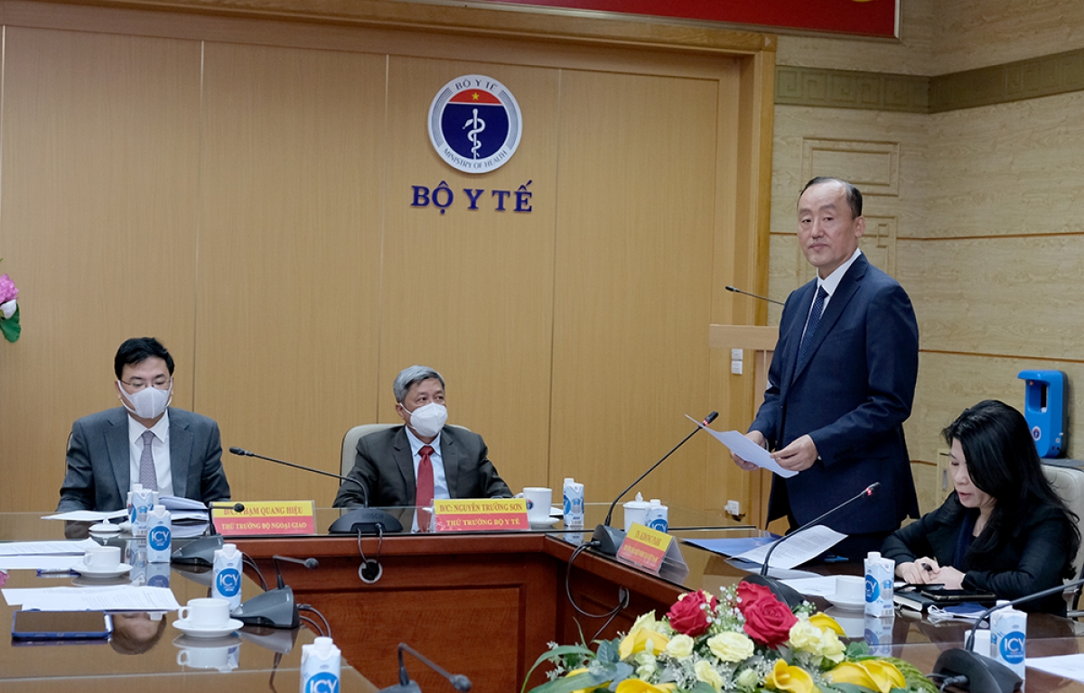 TS Kidong Park, Trưởng đại diện Tổ chức Y tế Thế giới (WHO) tại Việt Nam bày tỏ ấn tượng trước thành quả tiếp cận vaccine phòng COVID-19 của Việt Nam 