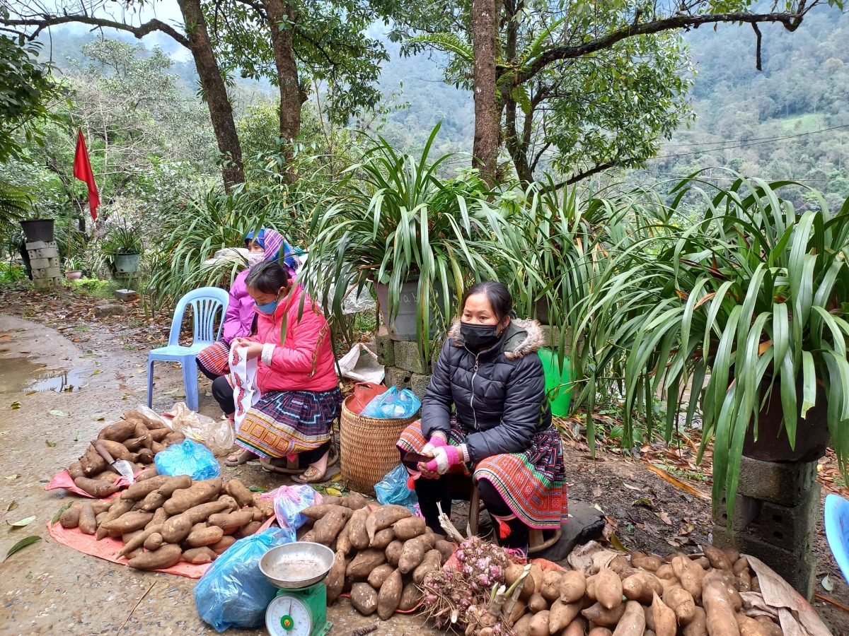 Những sản vật đều là đồ của người dân có sẵn trong nhà.