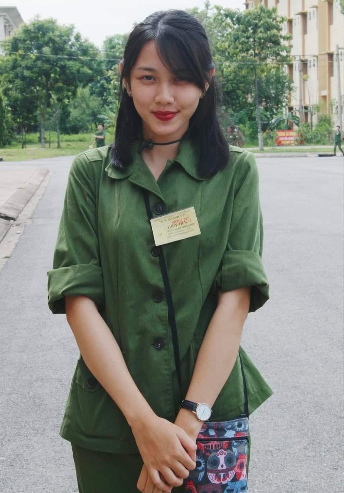 Thuỳ Tiên trong khoá học quân sự khi là sinh viên năm nhất trường Đại học Khoa học xã hội và nhăn văn. Ảnh: Truyền thông REC