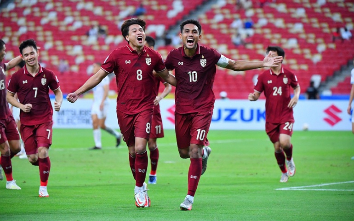 Tuyển Thái lan đứng đầu bảng A AFF Suzuki Cup 2020 với bốn trận toàn thắng 