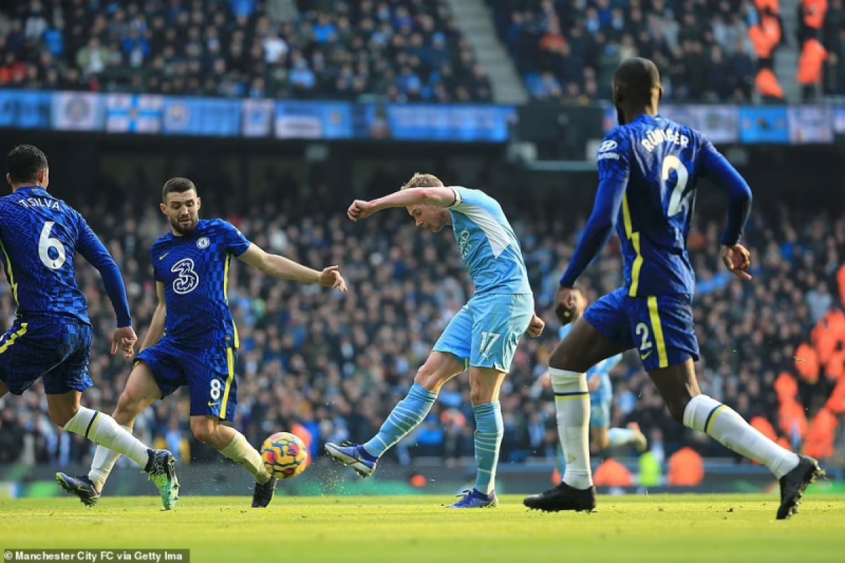 De Bruyne ghi bàn thắng duy nhất của trận đấu giúp Man City hạ gục Chelsea 