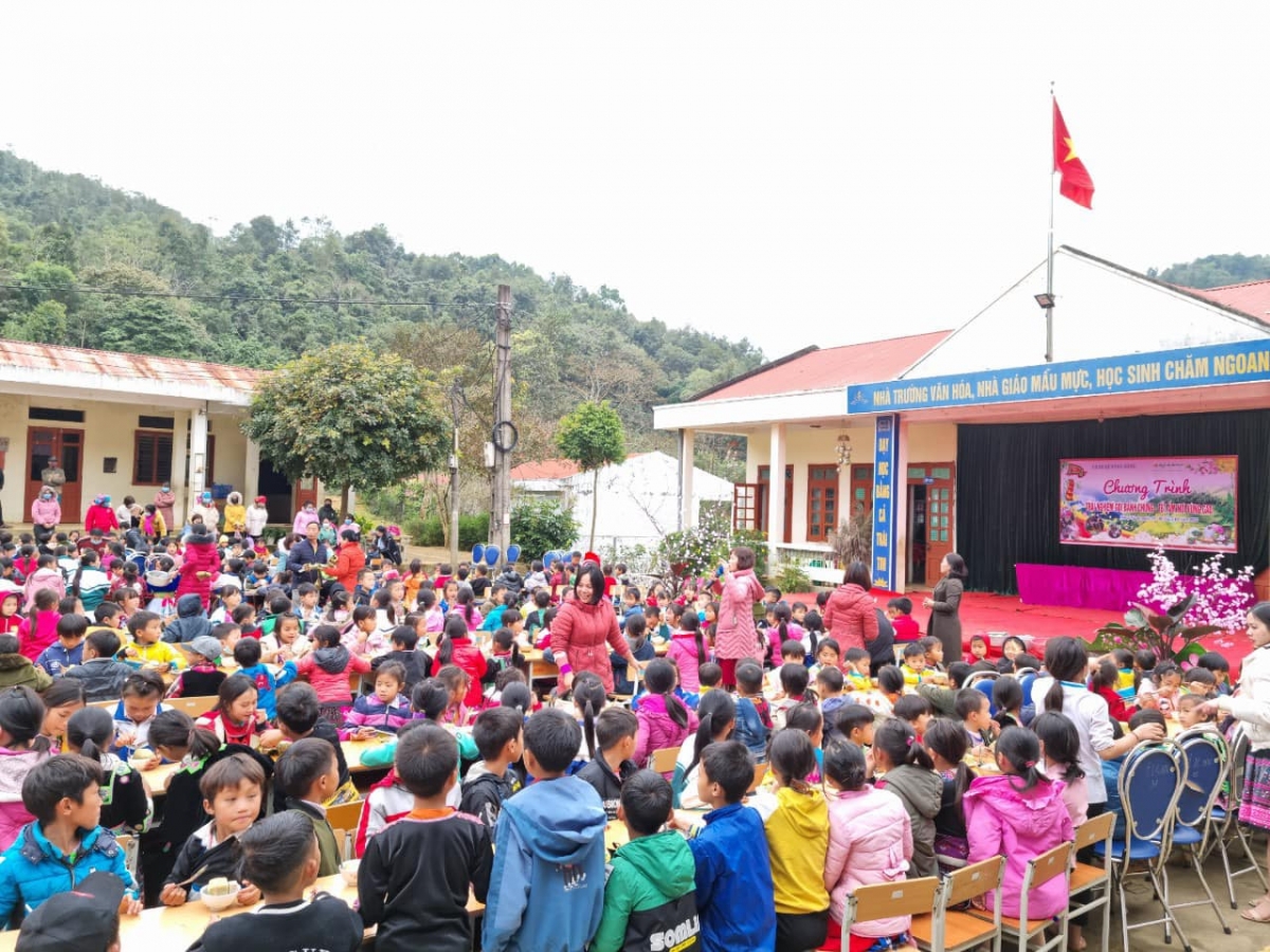 Tết ấm áp của học sinh trường tiểu học Nùng Nàng (Tam Đường, Lai Châu)