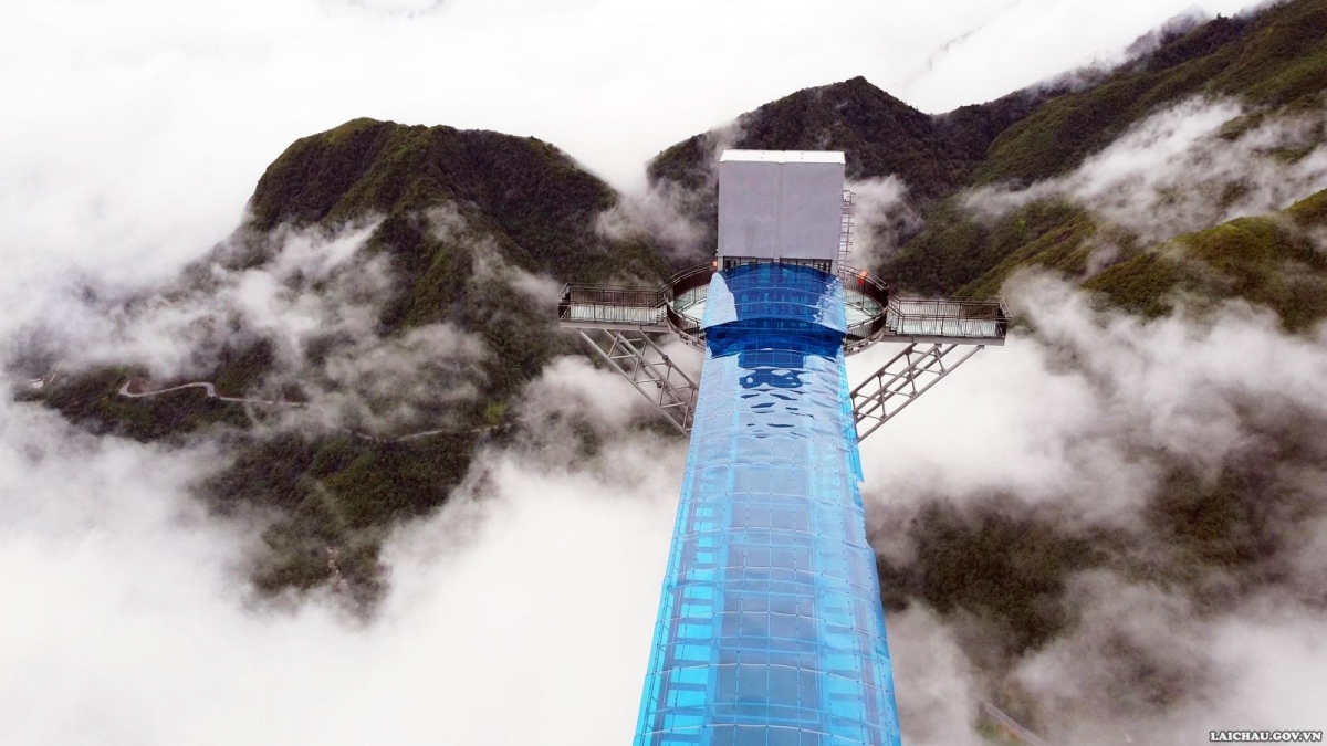 Cầu kính Rồng Mây dài 60 m. (Ảnh: Internet)