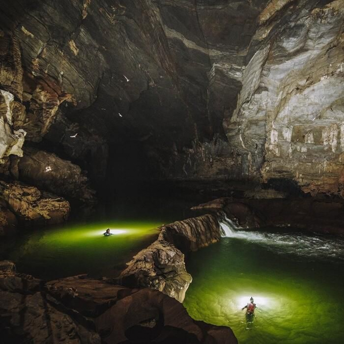 Quần thể hang động Tú Làn là một trong những danh thắng nổi tiếng tại Quảng Bình
