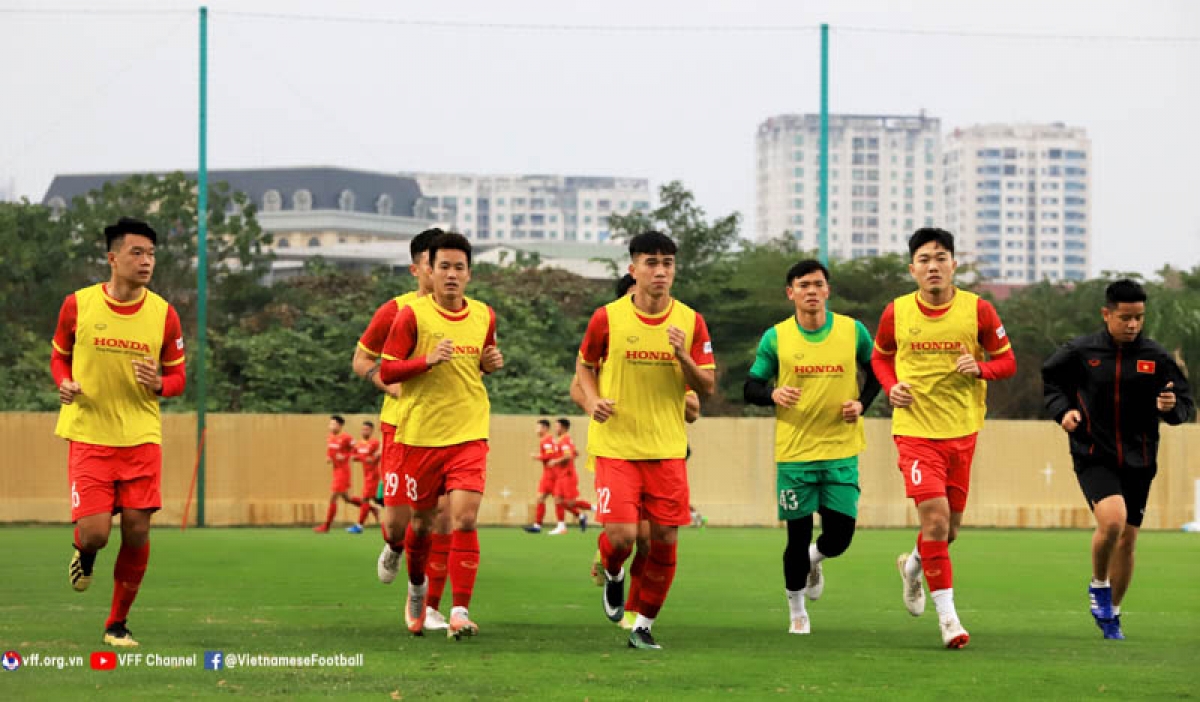 Đội tuyển Việt Nam đã có những buổi tập đầu tiên tại Hà Nội