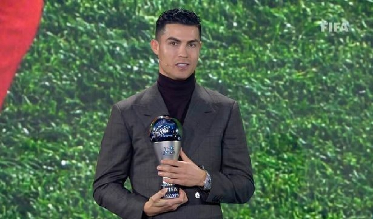  Cristiano Ronaldo nhận giải thưởng mới mang tên "Special Award"