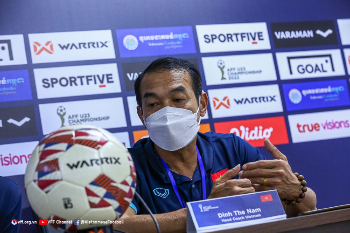 Ông Đinh Thế Nam - HLV trưởng đội tuyển U23 Việt Nam trong cuộc họp báo trước vòng bán kết