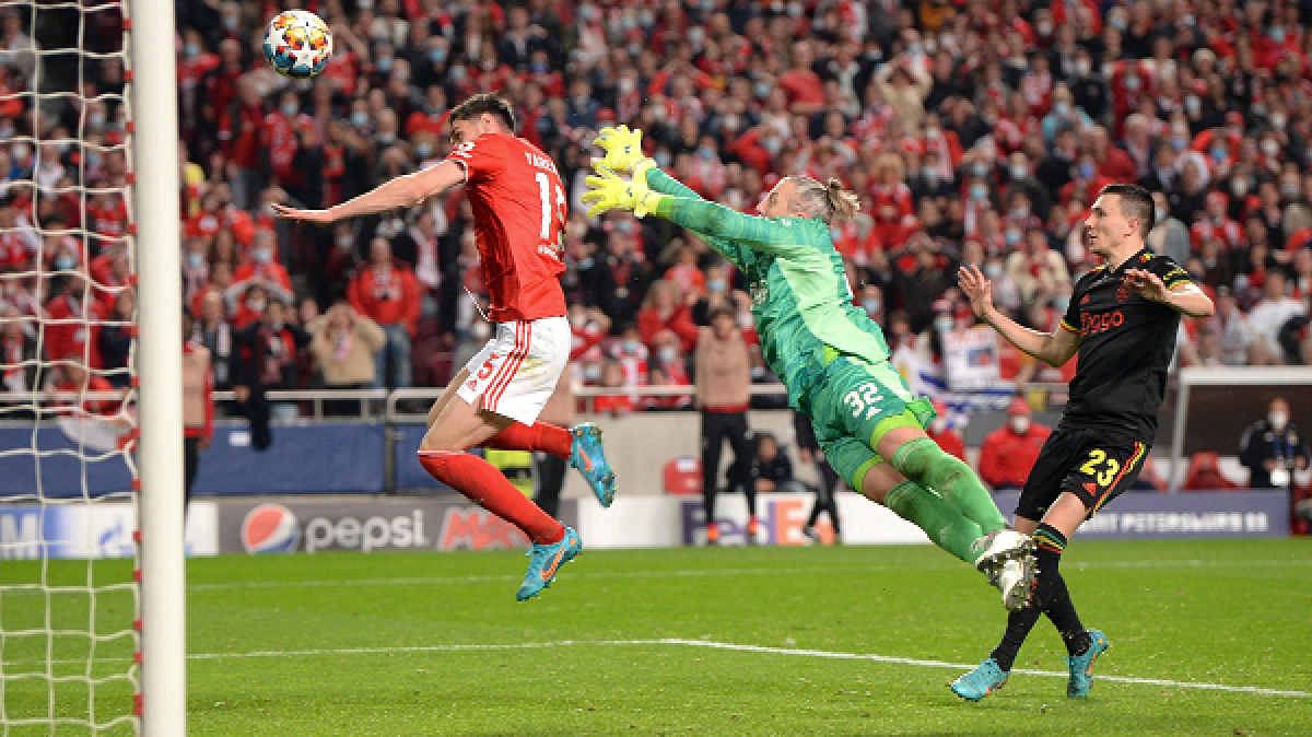 Roman Yaremchuk gỡ hòa 2-2 cho Benfica (Ảnh: Internet)
