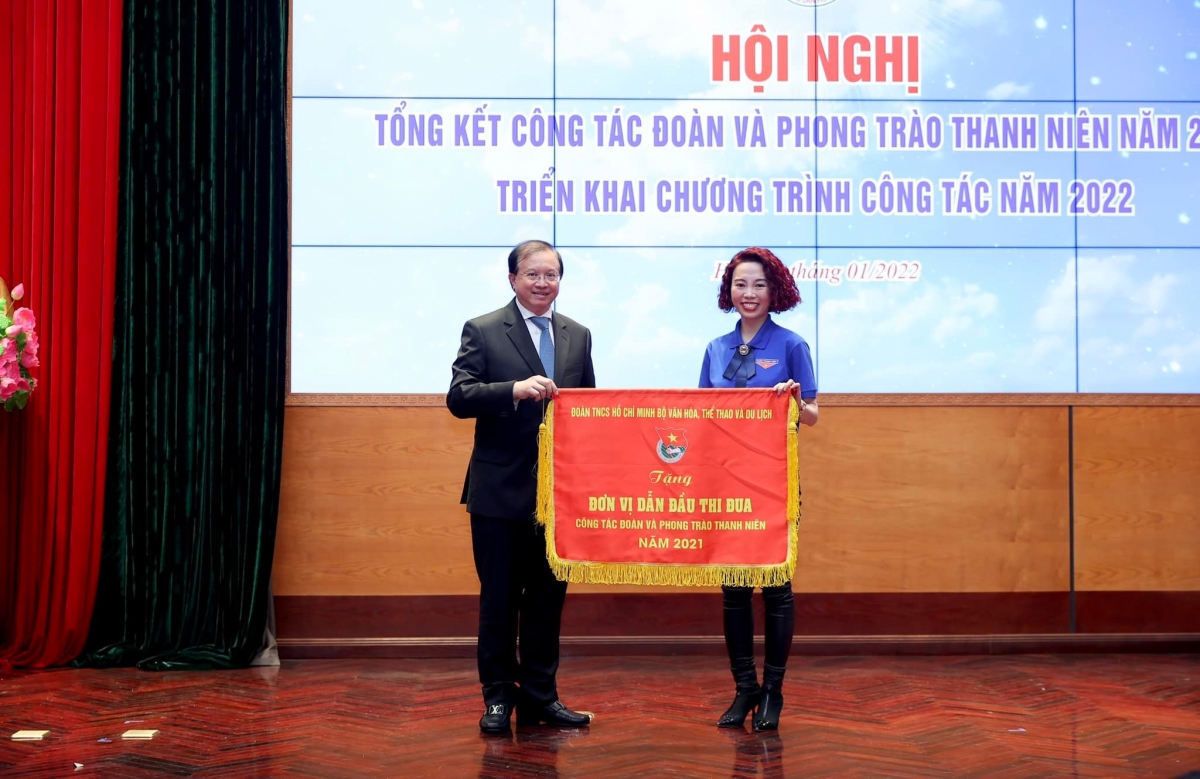 Đại sứ Kỹ năng nghề Nguyễn Thị Huyền Trang còn là thủ lĩnh Đoàn trường Cao đẳng Du lịch Hà Nội