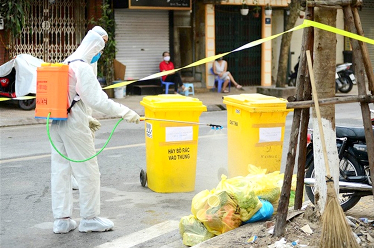 Chất thải của F0 phải bỏ vào túi màu vàng, buộc kín và viết rõ cảnh báo chất thải có chứa virus