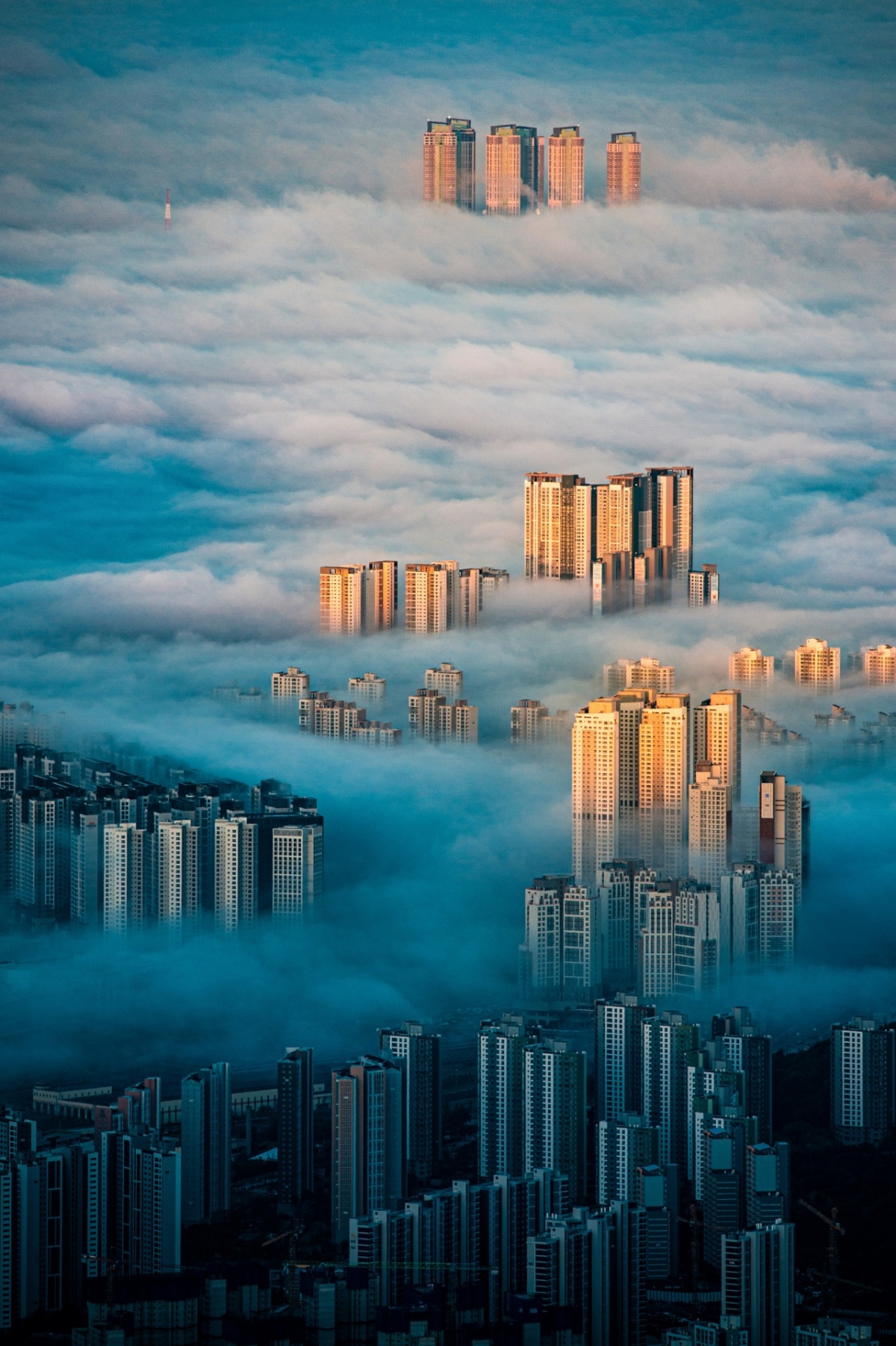 Tác phẩm "Thành phố giữa màn mây"