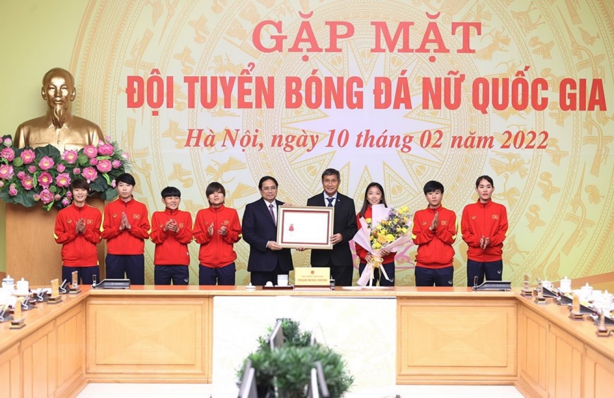 Thủ tướng Chính phủ Phạm Minh Chính trao tặng Huân chương Lao động các hạng cho Đội tuyển Bóng đá nữ Quốc gia, Huấn luyện viên trưởng Mai Đức Chung và 7 vận động viên
