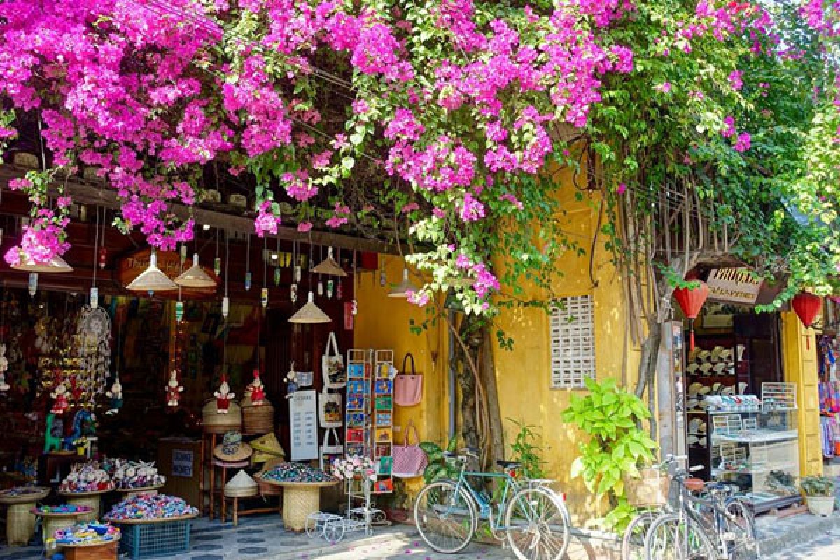 Thành phố Hội An, tỉnh Quảng Nam ở vị trí 13 trong danh sách 15 thành phố được yêu thích nhất Châu Á do độc giả Tạp chí Travel+Leisure bình chọn