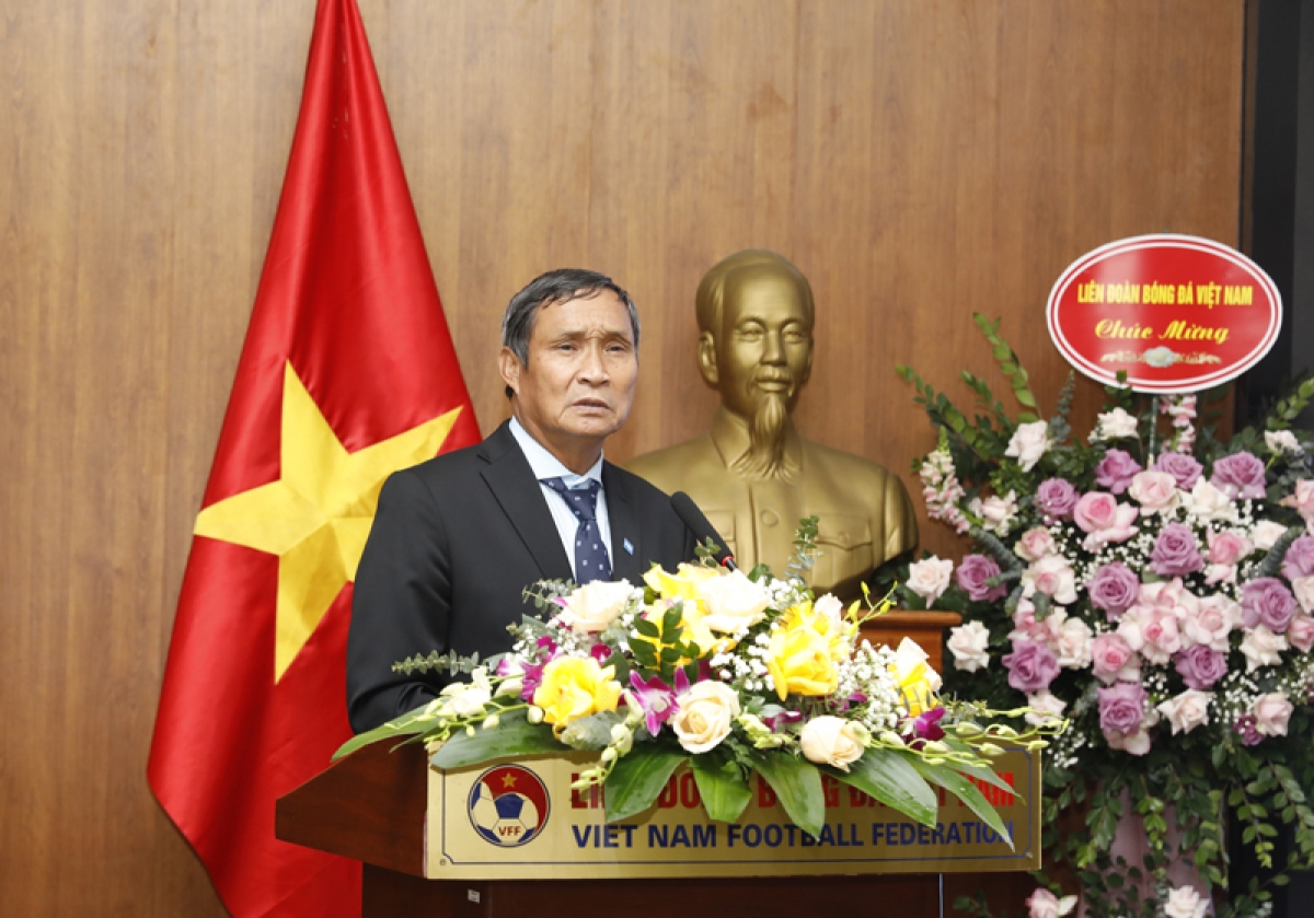 Ông Mai Đức Chung - HLV trưởng đội tuyển bóng đá nữ Việt Nam