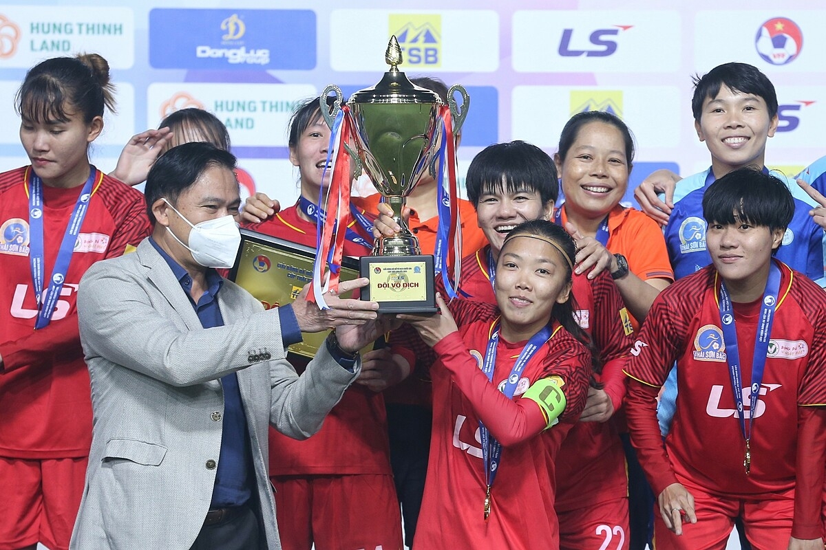 Huỳnh Như ẵm trọn các danh hiệu tại giải VĐQG và Cup Quốc gia 2021