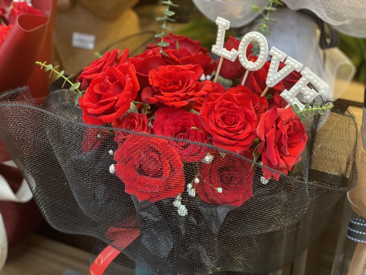 Ngoài socola thì hoa tươi cũng là món quà không thể thiếu của các cặp đôi trong Ngày Valentine.