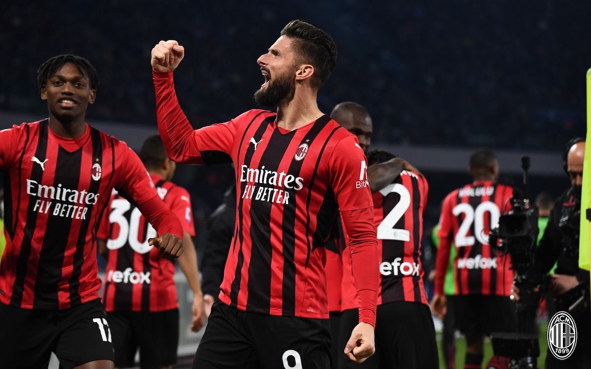 Bàn thắng của Olivier Giroud đưa AC Milan trở lại ngôi đầu Serie A (Ảnh: Internet)