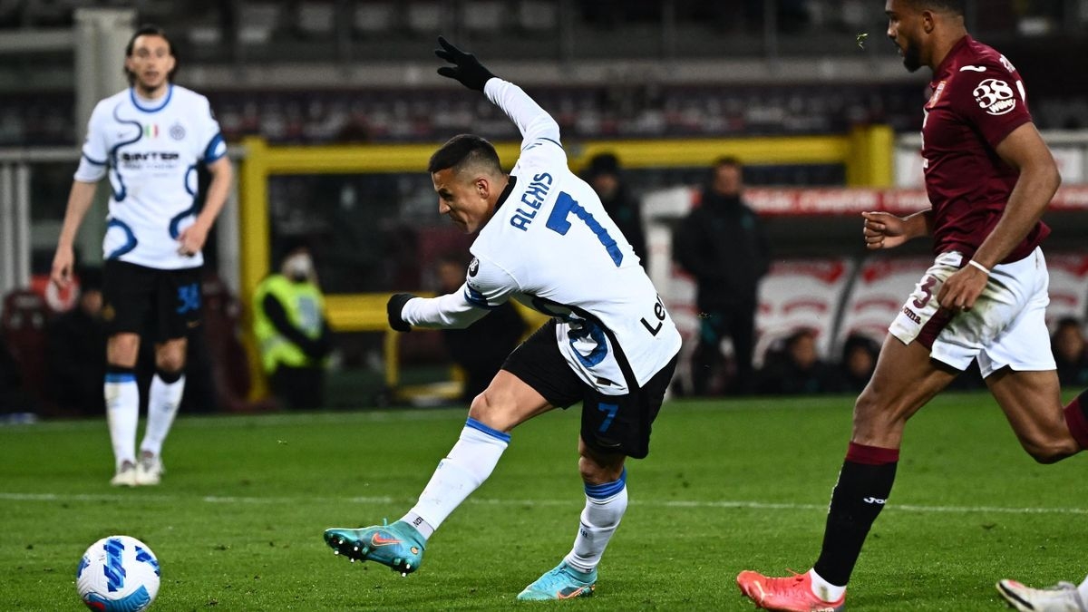Alexis Sanchez giúp Inter thoát thua trên sân của Torino (Ảnh: Internet)