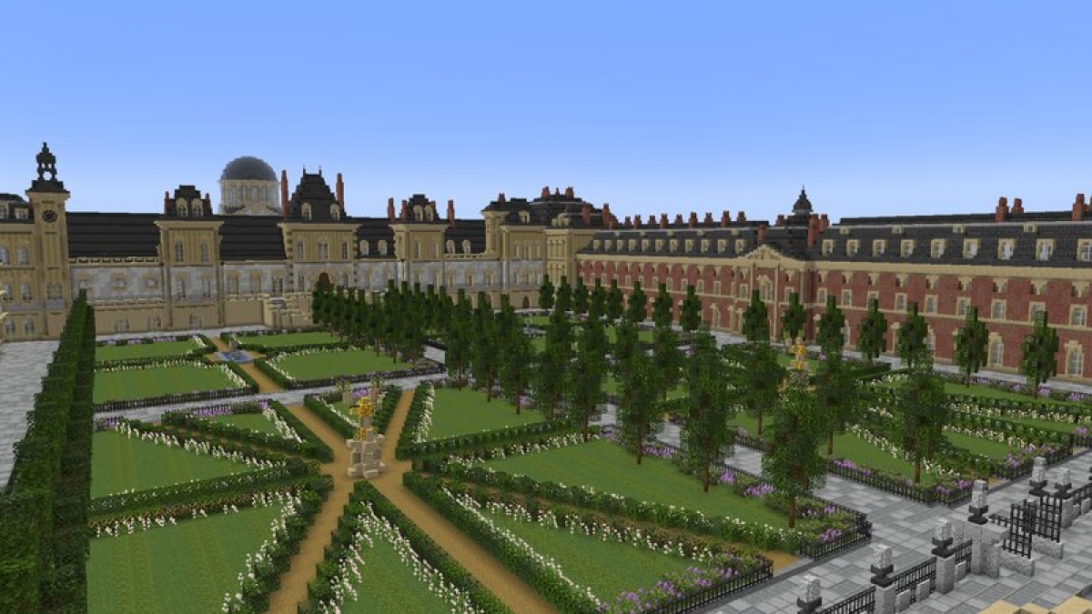 Khuôn viên tràn ngập cây xanh của Học viện Pháp thuật Beauxbatons