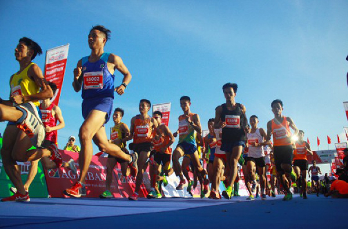 3700 VĐV chuyên nghiệp và không chuyên tranh tài ở 4 cự ly của Tiền Phong marathon 2022