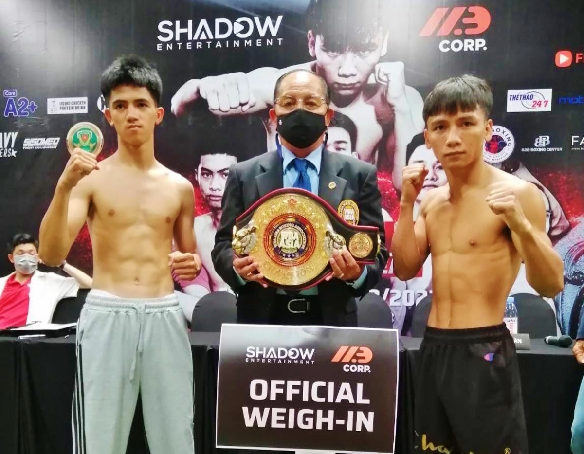 Võ sĩ Lê Hữu Toàn (phải) tranh đai hạng cân minium sau chuỗi thành tích 3 trận toàn thắng. Ảnh: WBA Asia.
