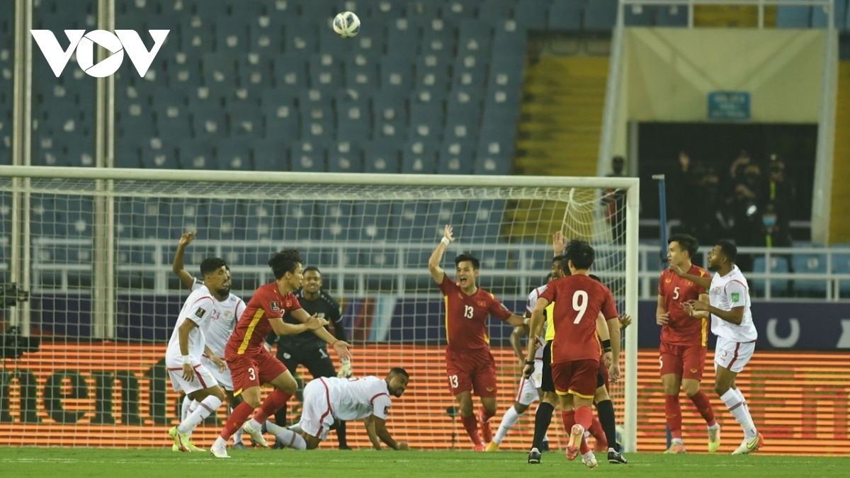 Tuyển Việt Nam có một trận thi đấu rất cố gắng nhưng vẫn nhận thất bại 0-1 trước Oman.