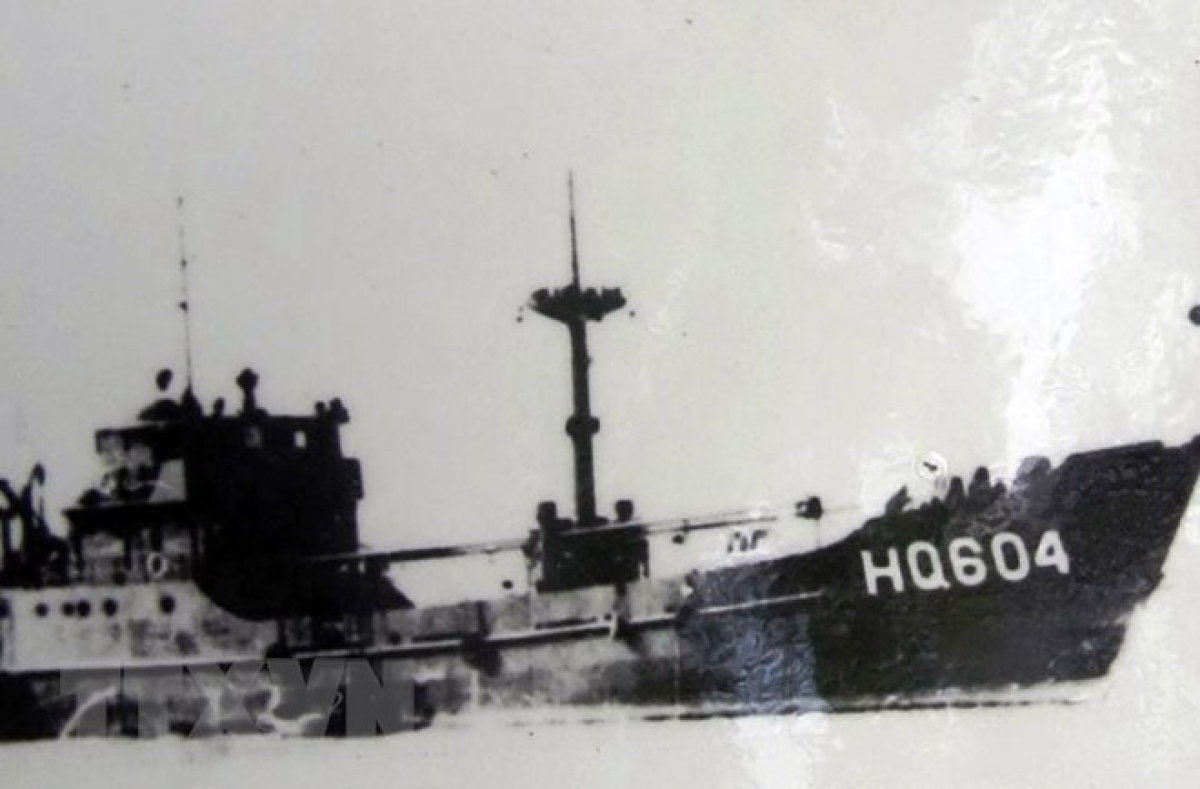 Tàu HQ 604 bị địch bắn chìm trong trận hải chiến Gạc Ma ngày 14/3/1988 (Ảnh tư liệu)