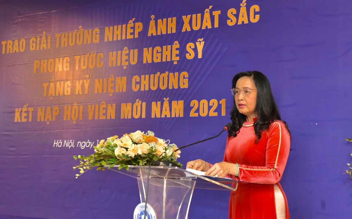 Chủ tịch Hội Nghệ sỹ nhiếp ảnh Việt Nam, bà Trần Thị Thu Đông, khẳng định “sân chơi” nhiếp ảnh hiện nay mang tính nghệ thuật nhiều hơn, quy mô lớn hơn và tính chuyên nghiệp cao hơn