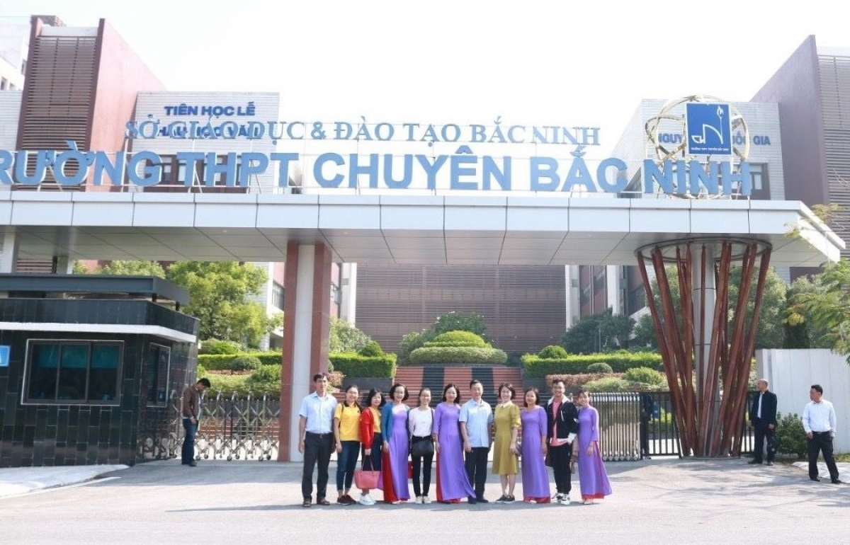 Năm 2021, tỉnh Bắc Ninh cũng có chính sách thu hút GS, PGS, TS về công tác tại trường THPT Chuyên của tỉnh với mức hỗ trợ hấp dẫn nhưng đến nay vẫn chưa mời được GS, PGS nào. (Ảnh minh họa: website Trường THPT chuyên Bắc Ninh)