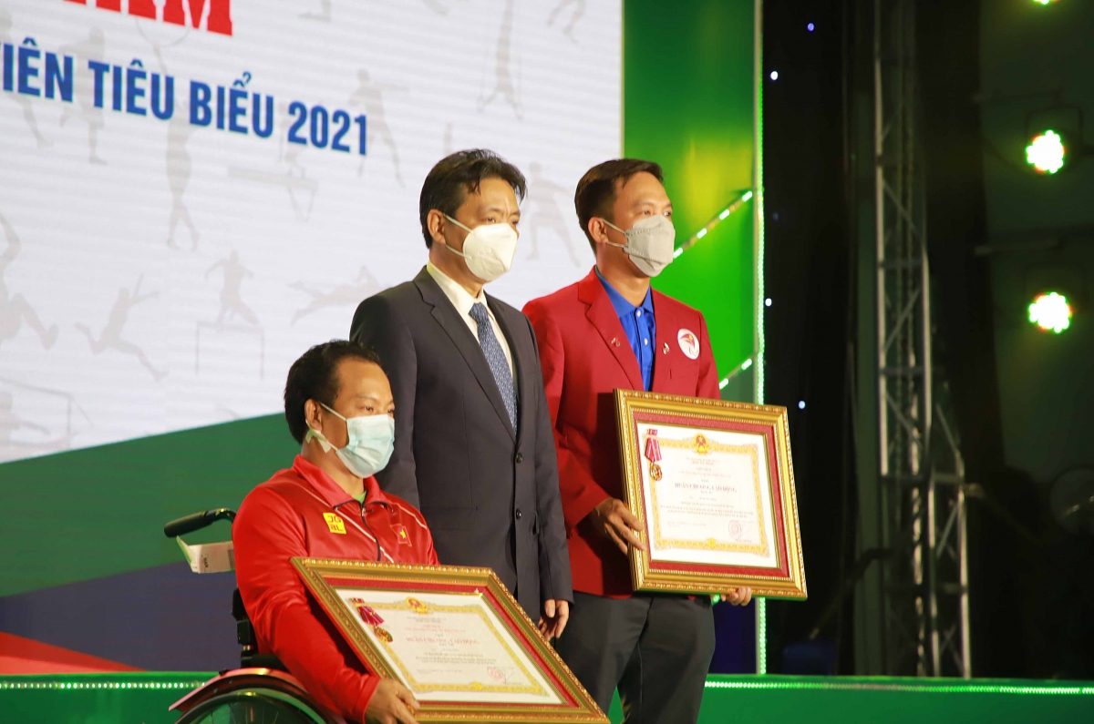 VĐV Lê Văn Công được trao tặng Huân chương Lao động hạng Nhì