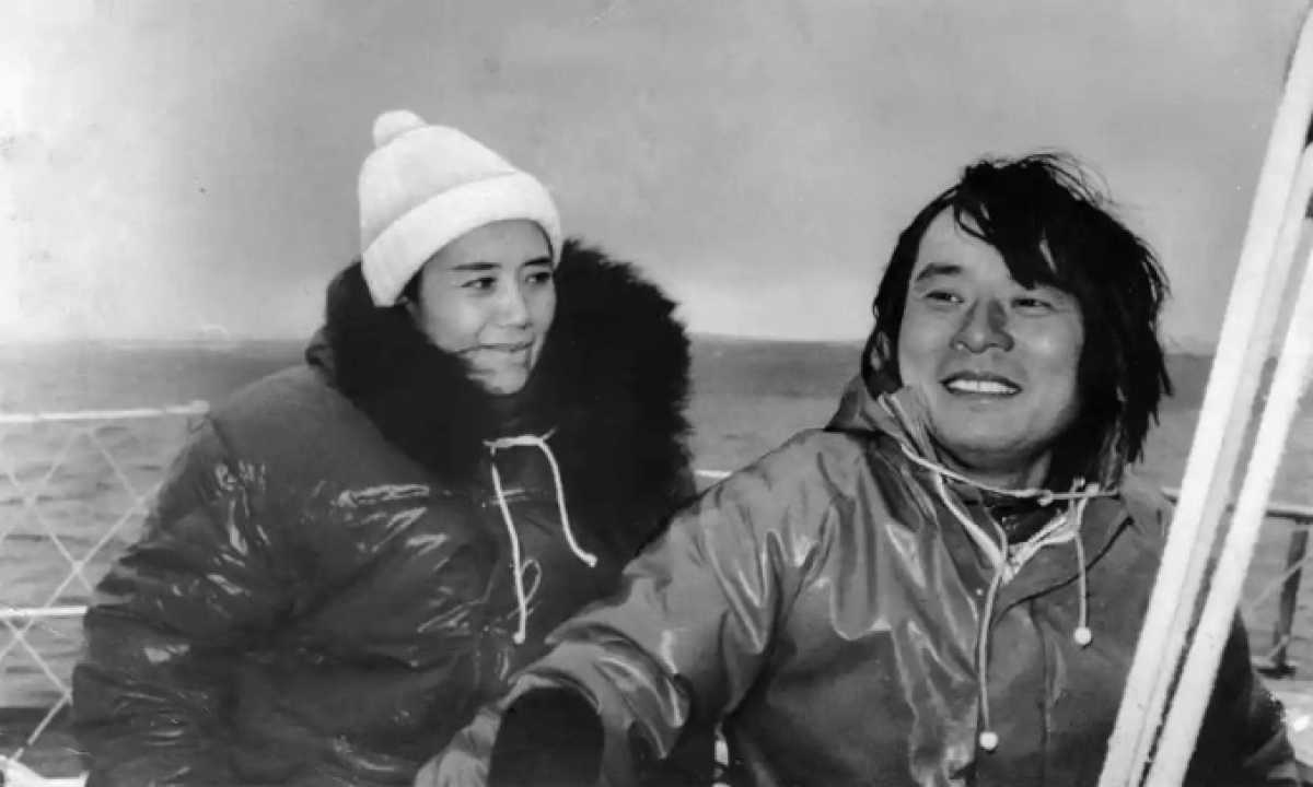 Ông Kenichi Horie (phải) và vợ Eriko tại vịnh Resolute, Canada, ngày 21/8/1979