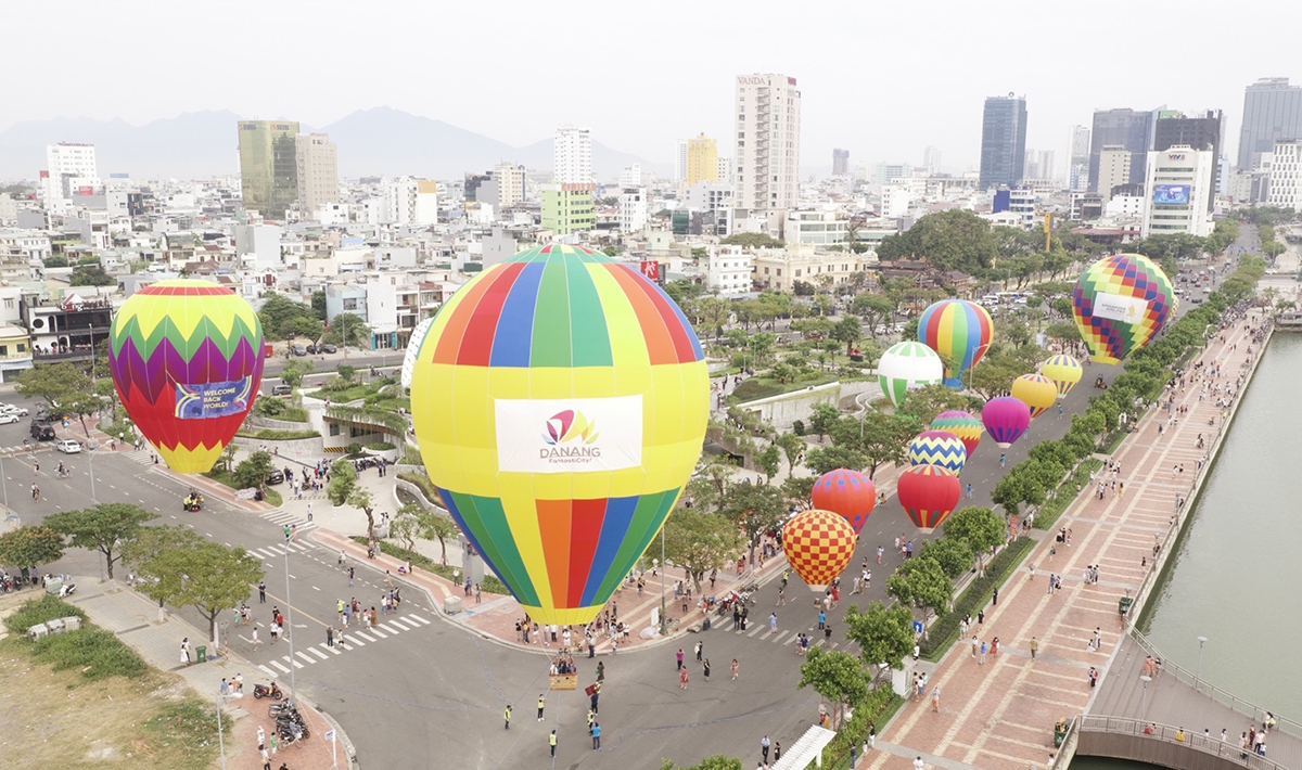 Ngày hội khinh khí cầu chào mừng mở cửa trở lại hoạt động du lịch của thành phố Đà Nẵng